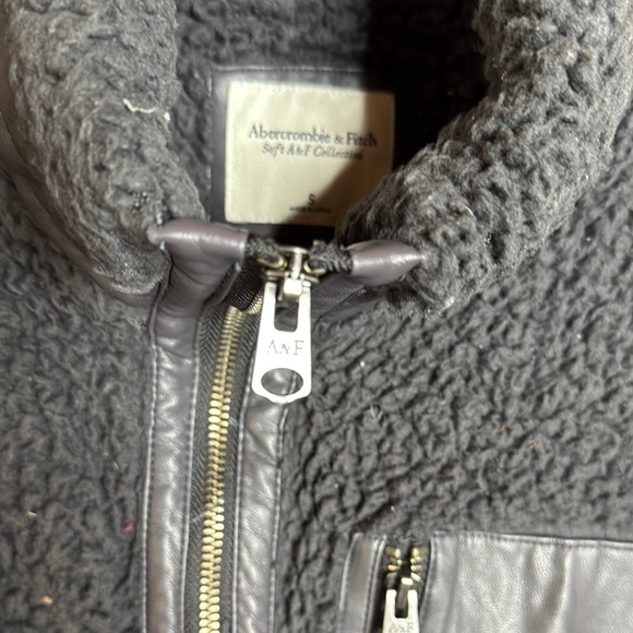 Abercrombie & Fitch Soft A&F Leather Trim Sherpa Fleece Jacket Size Small - Picture 6 of 10